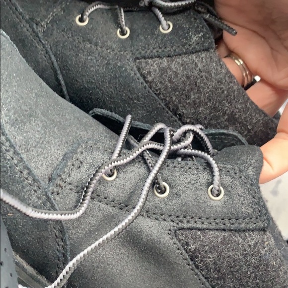 Ugg boys boots - Picture 2 of 5